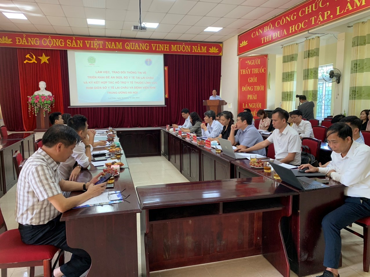 PGS.TS Trần Cao Bính – Giám đốc bệnh viện, Chủ tịch Hội Răng Hàm Mặt Việt Nam, Phó Trưởng Ban thường trực Ban Chỉ đạo Đề án 5628 Bộ Y tế phát biểu